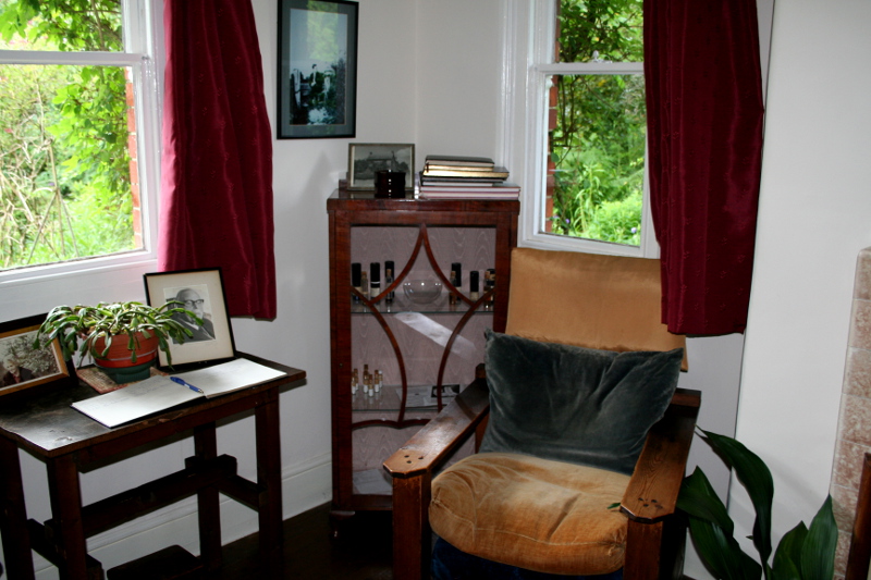 the left front room at Mt. Vernon